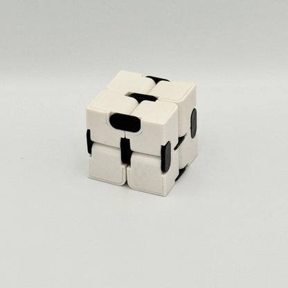 Weiß-schwarzer Infinity Cube Klappwürfel kompakter Zustand – Fidget Cube für Fokus