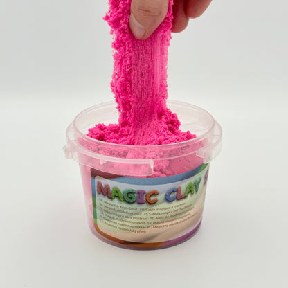 Rosa Magic Clay Knet-Sand wird aus dem Eimer gezogen – Sensorik Modelliersand für Hände