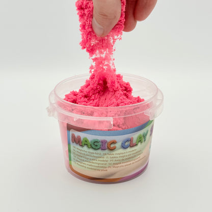 Hand greift in rosa Magic Clay Knet-Sand im Becher – Kinetischer Sand für Haptik & Stressabbau