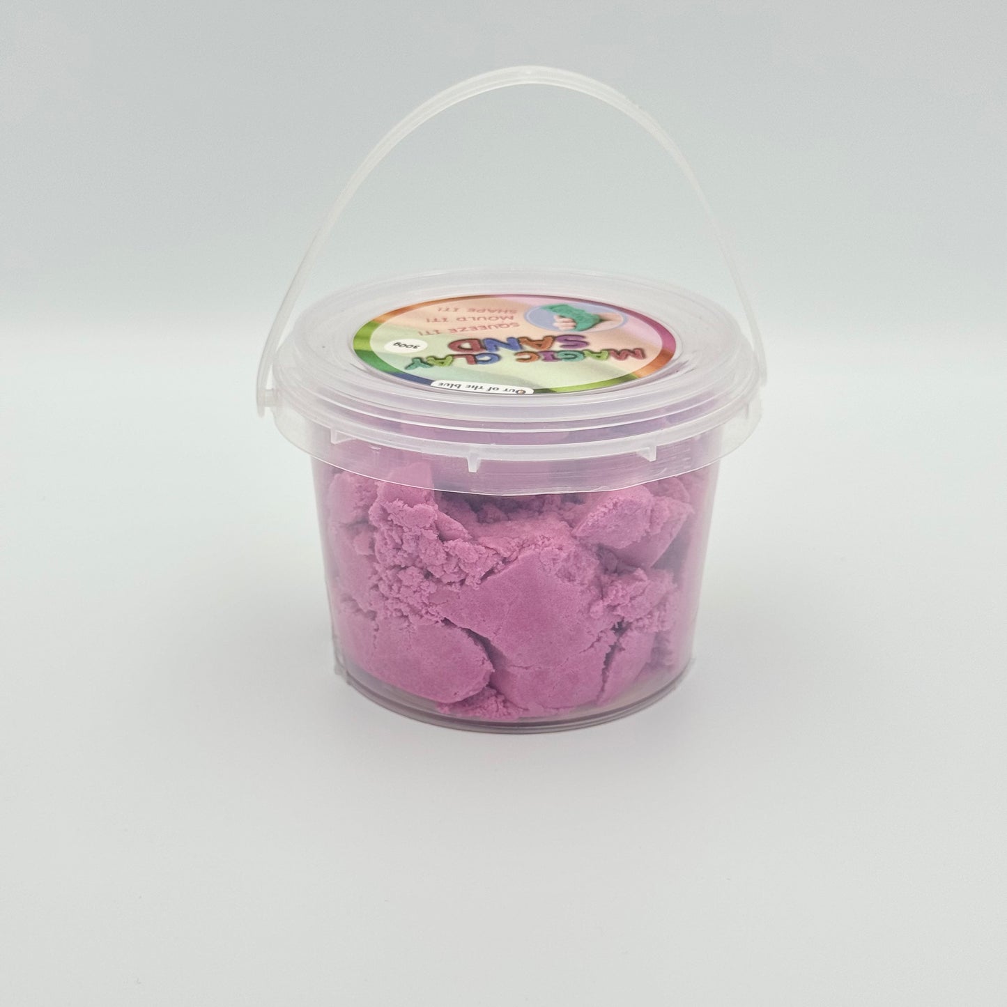 Transparenter Eimer gefüllt mit lila Magic Clay Knet-Sand – Modelliersand 300g