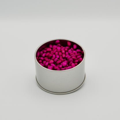Offene, runde Metalldose, gefüllt mit pinken, magnetischen Fidget-Pellets