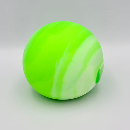 Grüner Squeeze Ball marmoriert – Elastischer Stressball zum Drücken zur Muskelentspannung