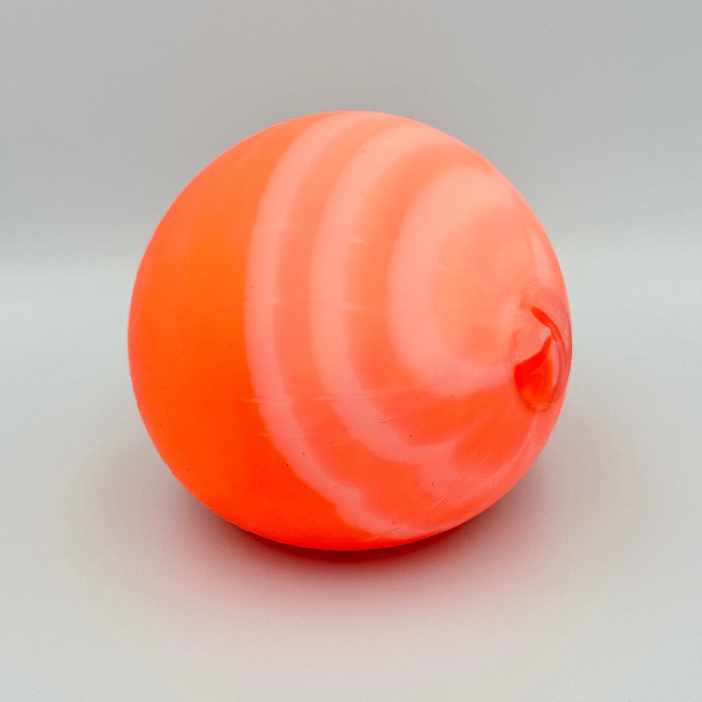 Oranger Squeeze Ball marmoriert – Weicher Anti-Stressball zum Kneten für Hände und Fokus